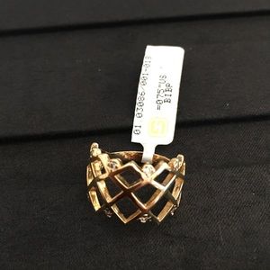 Amazing 18K Gold pleated ring w/little stones